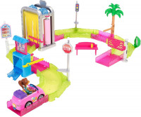 Barbie On The Go Mini Voertuig Autowasserette Baanset - Speelfigurenset