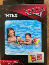 Intex Disney Cars zwembandjes 23x15 centimeter